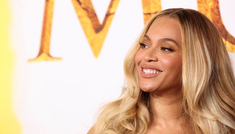 Beyonce and Miley Cyrus duet claims country prize at Grammys