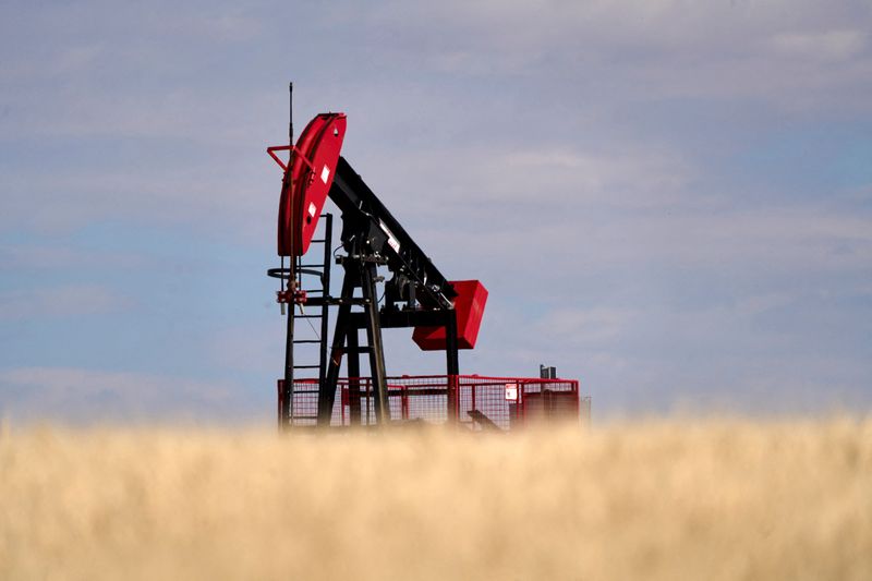 Oil falls as Trump agrees to pause tariffs on Mexico, Canada