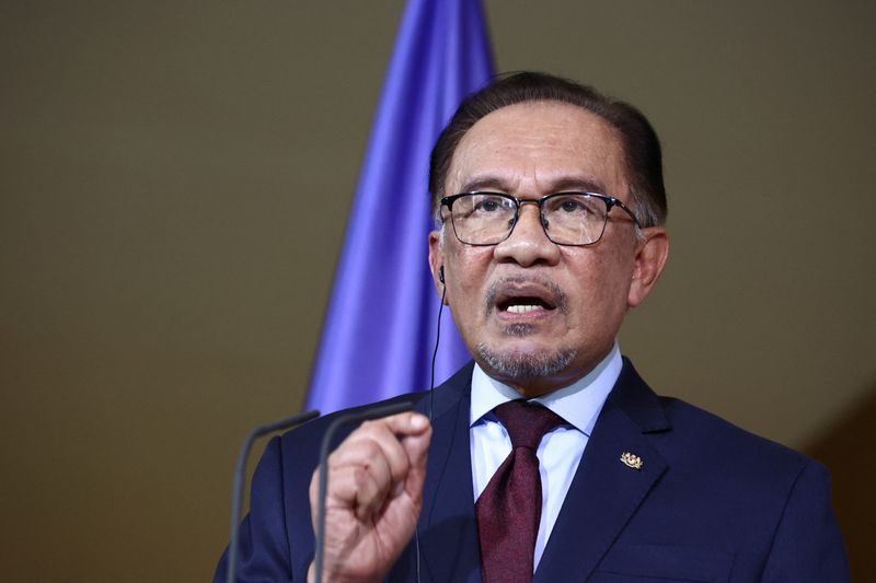 Malaysia PM says will build trade relations, not wait for U.S. tariffs