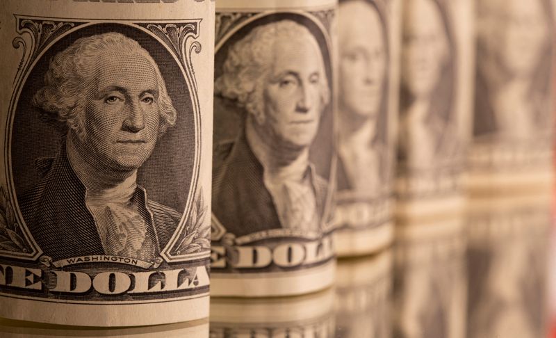 More crowded US dollar trade ramps up expectations for euro parity