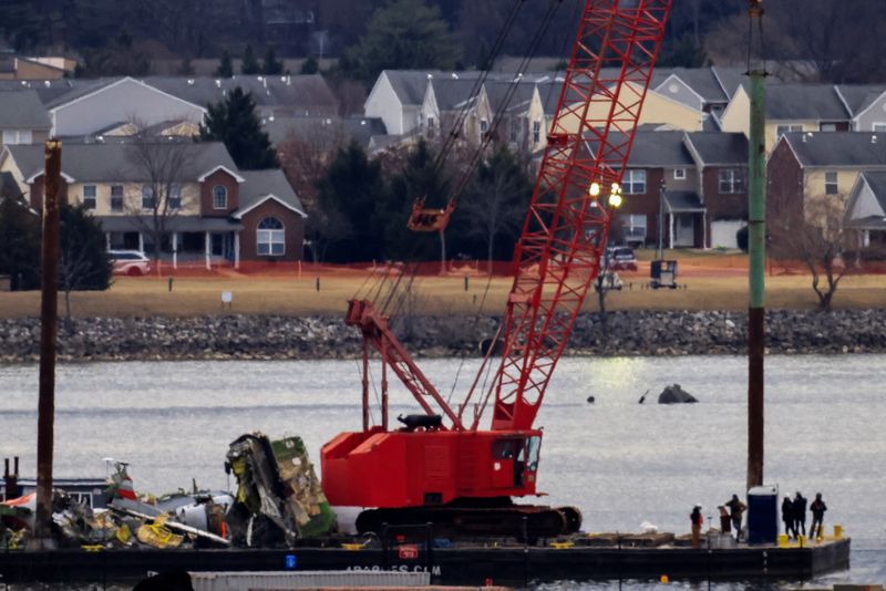 US investigators to brief senators on Washington helicopter plane collision