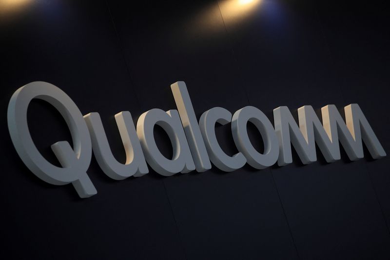 Qualcomm shares fall on downbeat forecast for licensing business