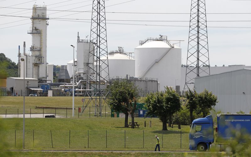 Air Products beats estimates for quarterly profit amid costly boardroom battle
