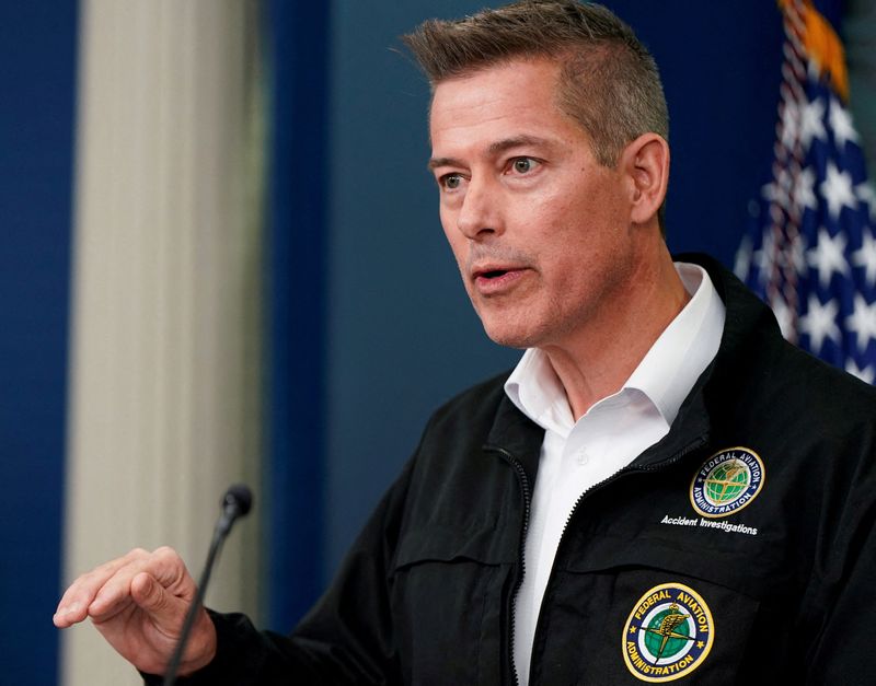 US air traffic controllers will be offered chance to stay on for longer, says Duffy