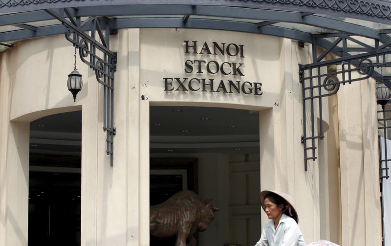 Foreigners speed up sales of Vietnamese shares despite prospect of market upgrade