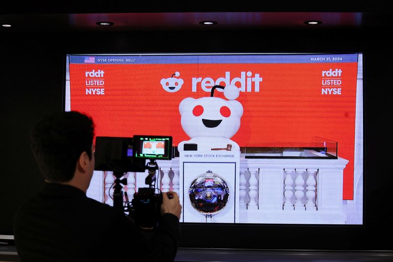 Reddit misses daily active unique visitors estimates on Google algorithm change, shares tumble