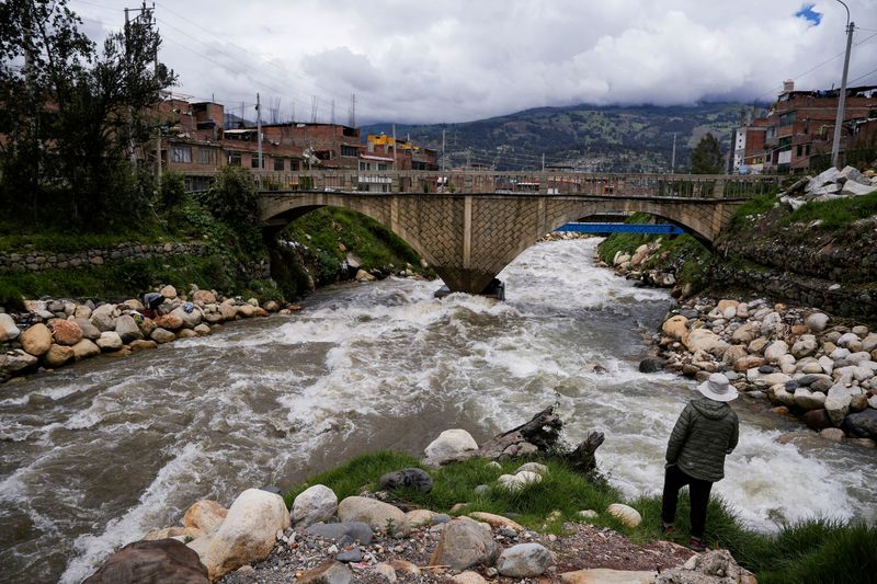 Citing melting glaciers, Peruvian farmer tests global climate law