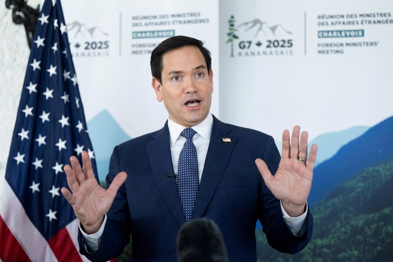 U.S. removes hundreds of alleged Venezuelan gang members under now-blocked authority