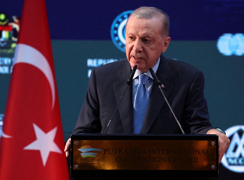 Turkey's Erdogan seeks meeting with Trump, Bloomberg News says