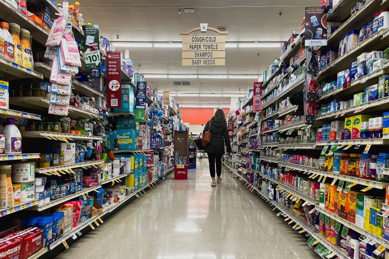 US consumer sentiment near 3-1/2-year low as government shutdown fuels anxiety
