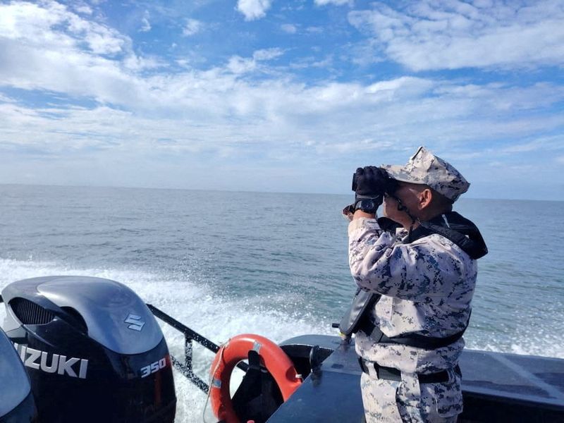 Migrant vessel sinks off Malaysia-Thailand border, hundreds missing