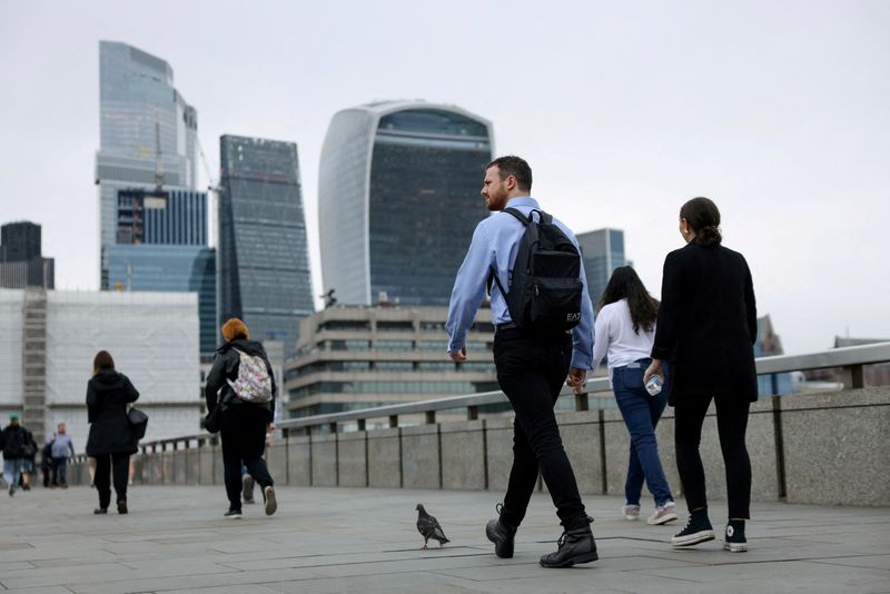 UK firms plan 3% pay rises in coming year, see AI hit to jobs, survey shows