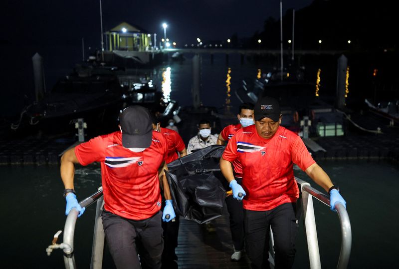 Malaysia searches for Rohingya after boat sinks, toll climbs to 21