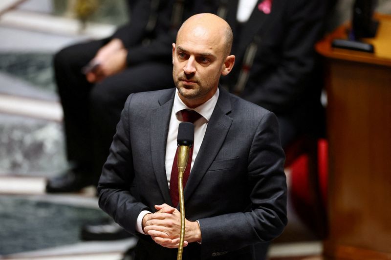 French foreign minister says US military operations in Caribbean violate international law