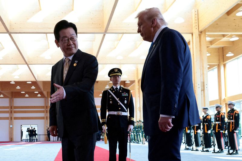 South Korea, U.S. agree on trade, security deal, nuclear subs, Lee says