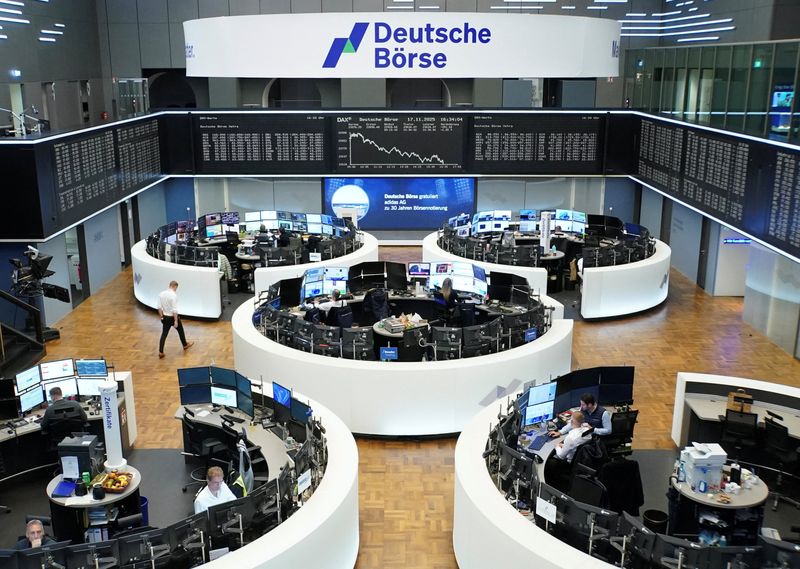 European shares close at one-month low on Fed rate cut worries, tech valuations