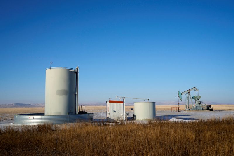 Oil extends decline by 1.5% on hopes for Russia-Ukraine peace deal