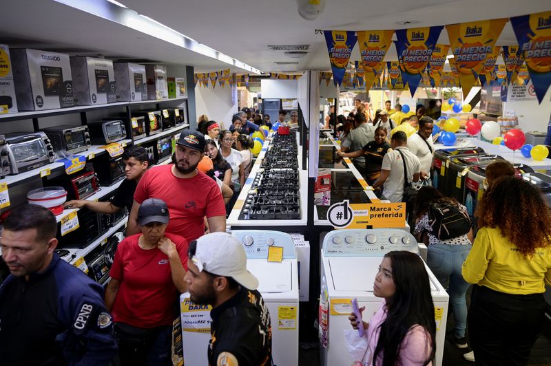 Black Friday puts focus on consumer spending for rocky markets