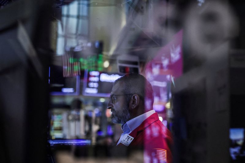 Analysis-Investors eye holiday season turbulence amid AI and rate cut doubts
