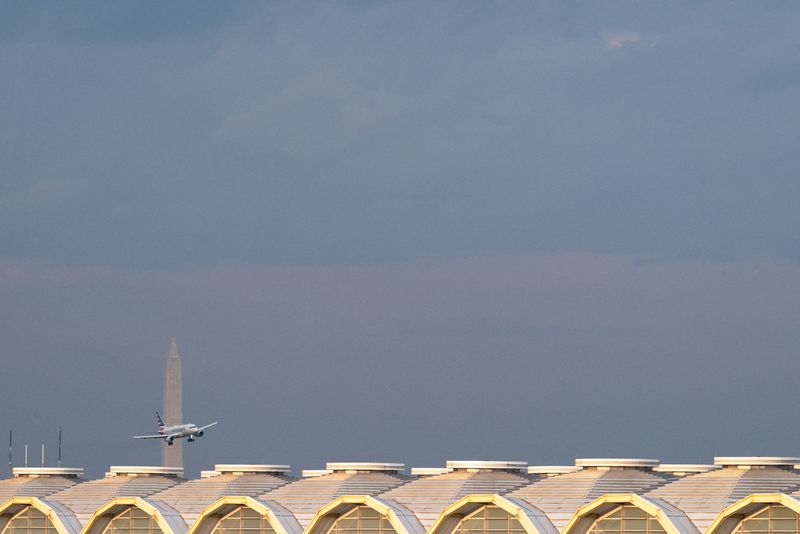 FAA to investigate airlines that did not comply with shutdown flight cuts