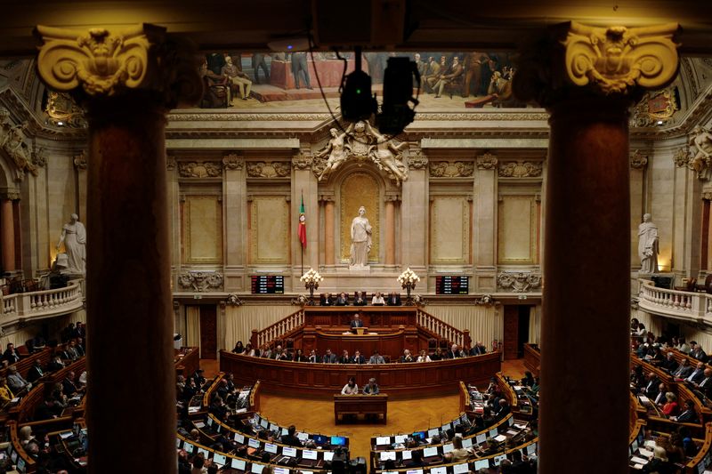 Portugal’s centre-right government passes 2026 budget with Socialists’ abstention