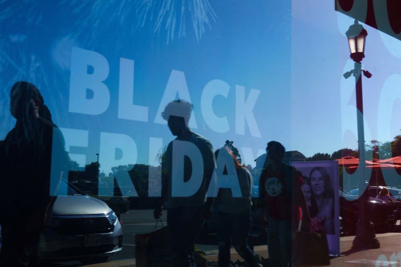Black Friday consumers go online, rather than stand in line
