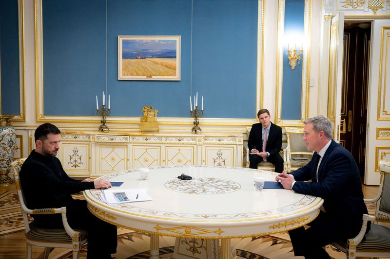 Ukrainian delegation heads to US for peace talks after lead negotiator's exit