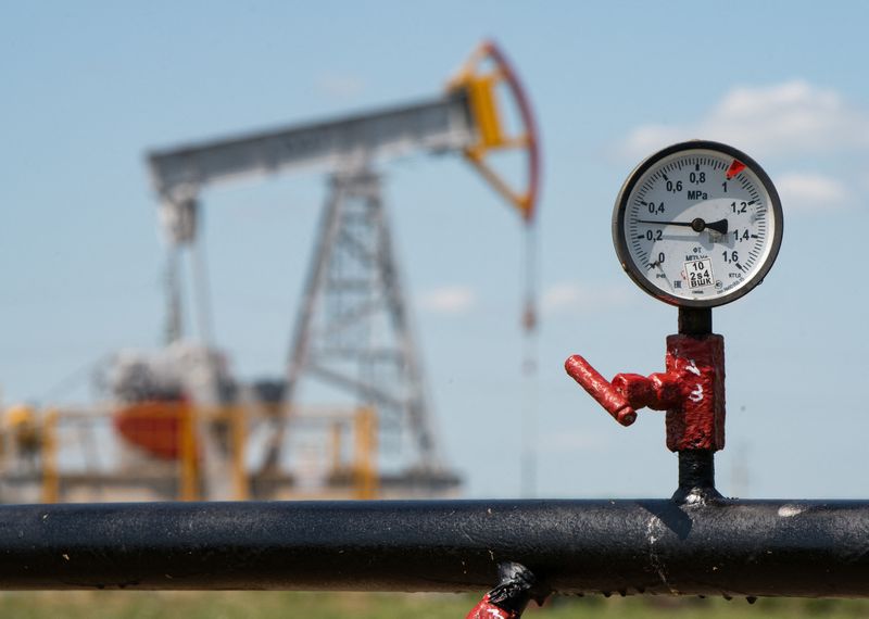 Oil prices steady on worries about geopolitical risks to supply