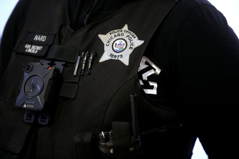 Suburban Chicago cop arrested by ICE returns to duty