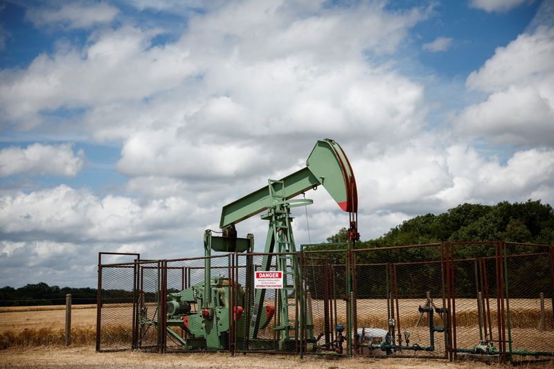 Oil prices fall on weak demand as markets await Ukraine peace effort for supply signs