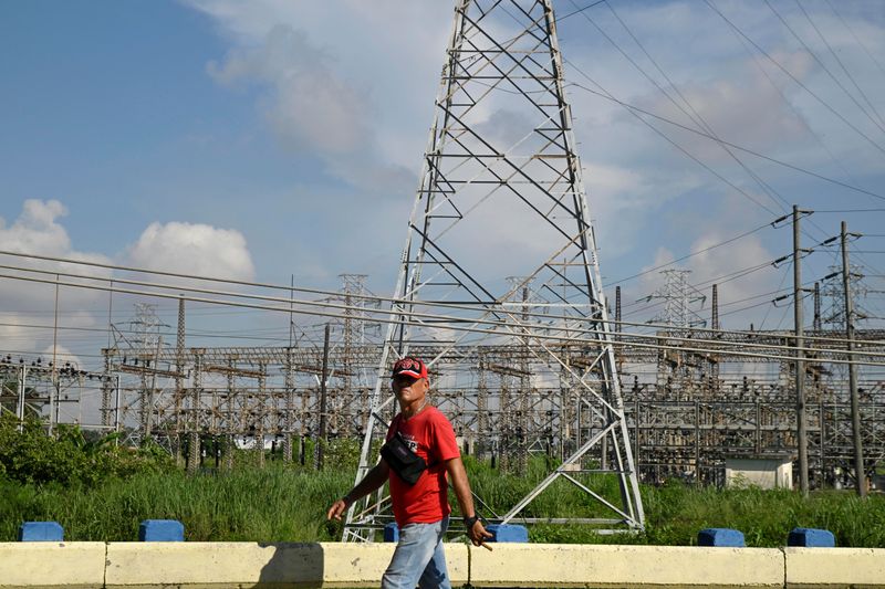 Cuba reconnects grid, begins restoring power to Havana after partial collapse