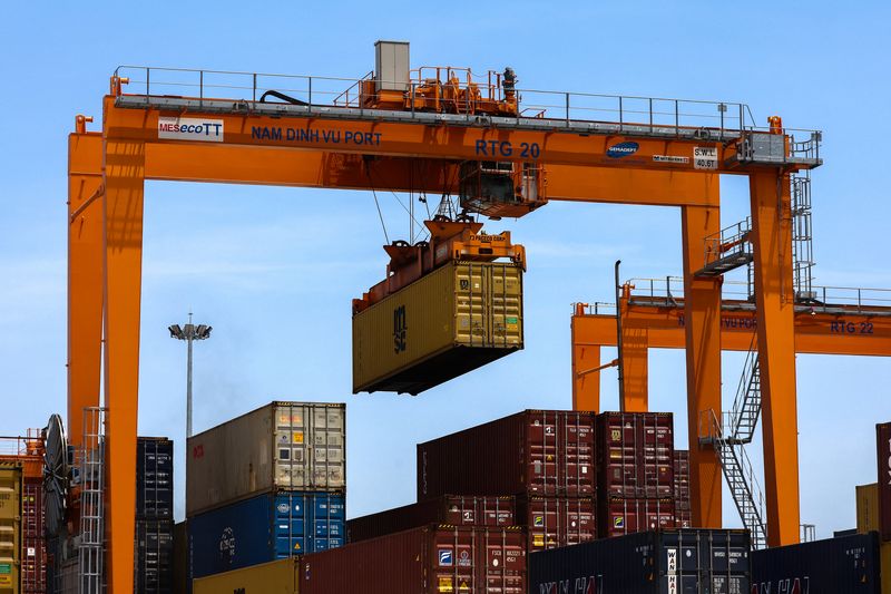 Vietnam November exports down 7.1% from October