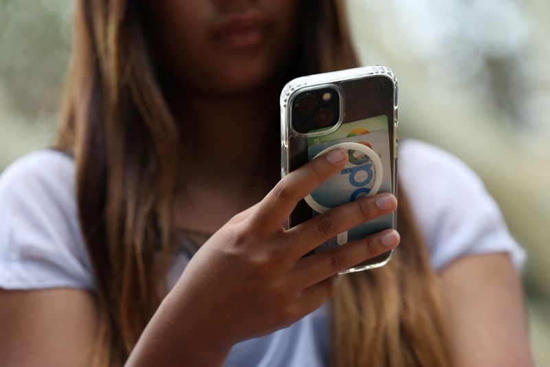 ’This is the end’: Australian teens mourn loss of social media as ban begins