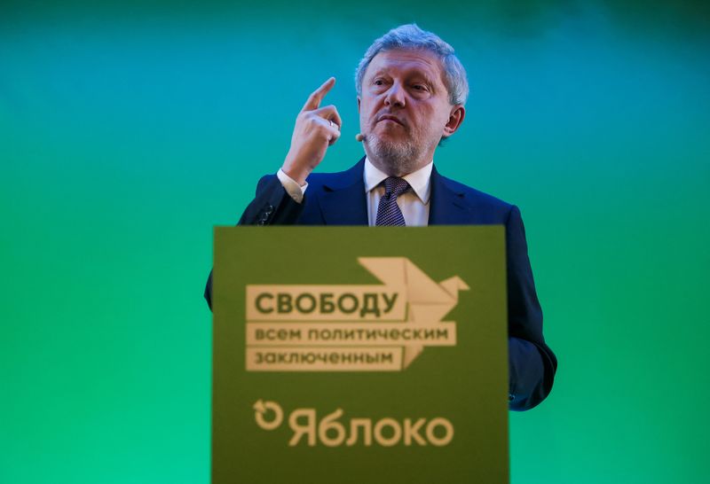 Russian opposition party that wants Ukraine ceasefire vows to keep campaigning despite crackdown