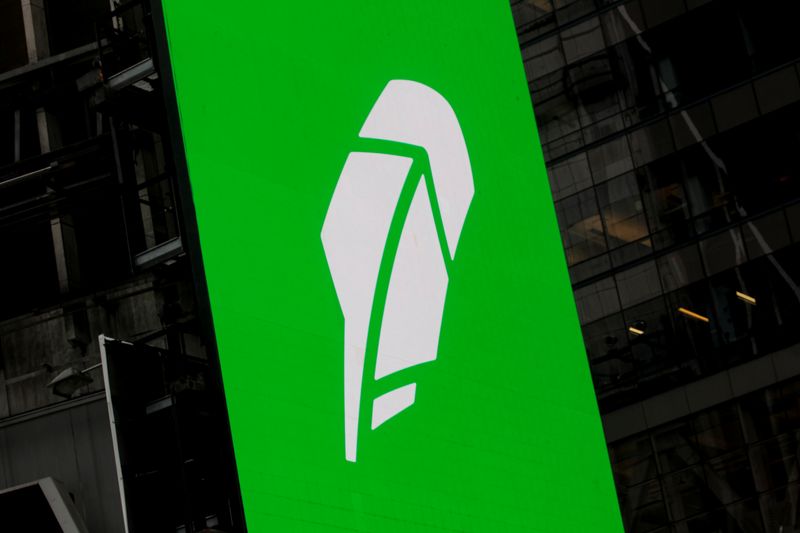 Robinhood expands sports event contracts as rivals flood industry