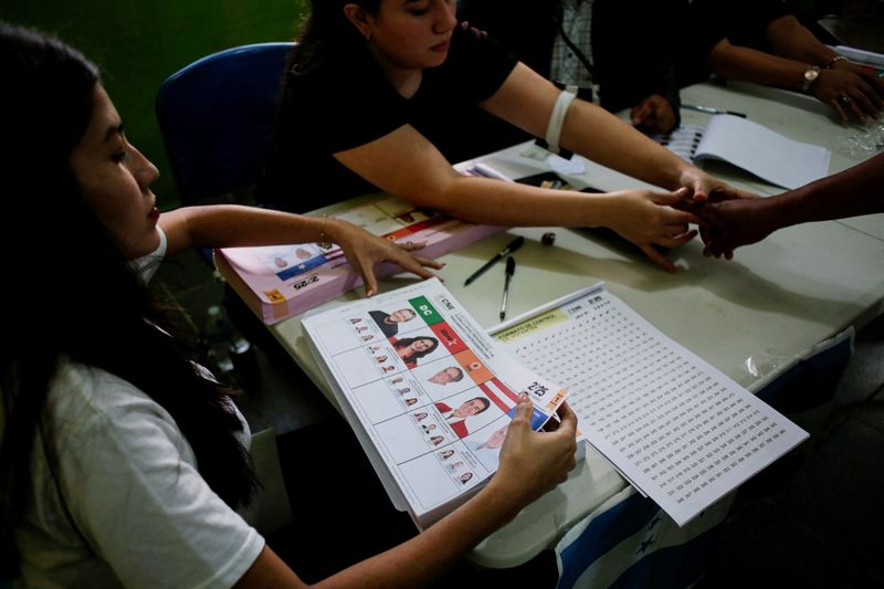 Honduras' special election recount still paralyzed amid protests