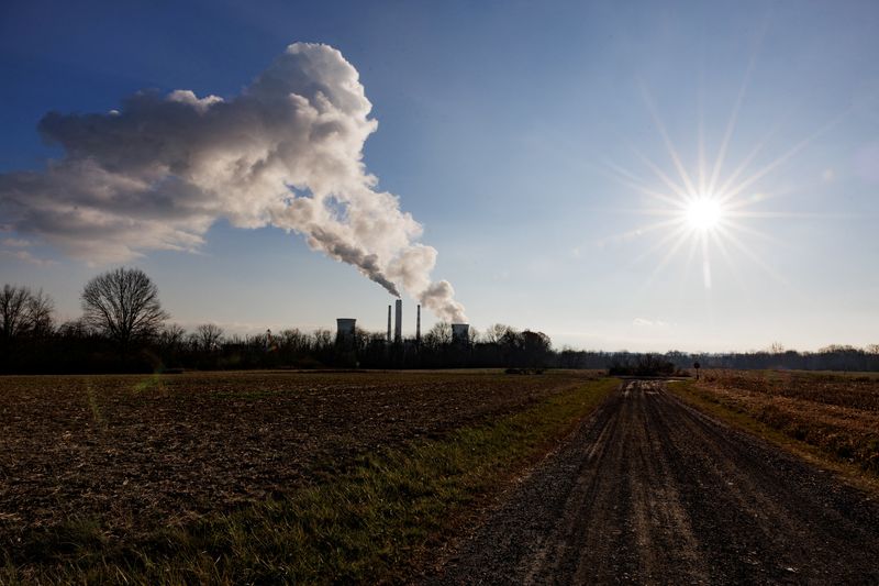 Prices in biggest US power grid auction hit new record, signaling higher utility bills ahead