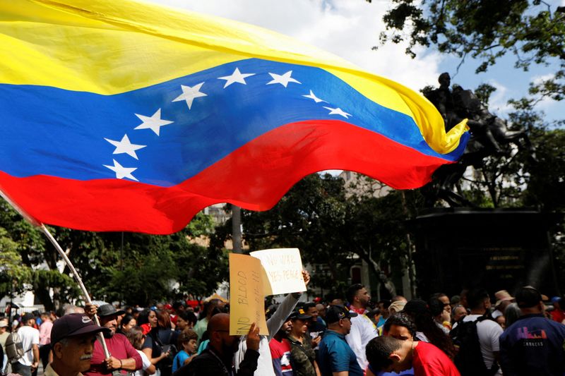Trump says it would be ’smart’ for Venezuela’s Maduro to leave power
