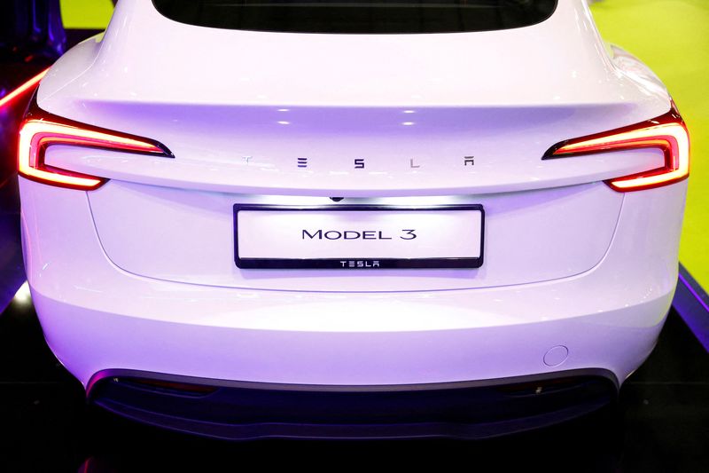 US auto safety agency probes Tesla Model 3 emergency door release