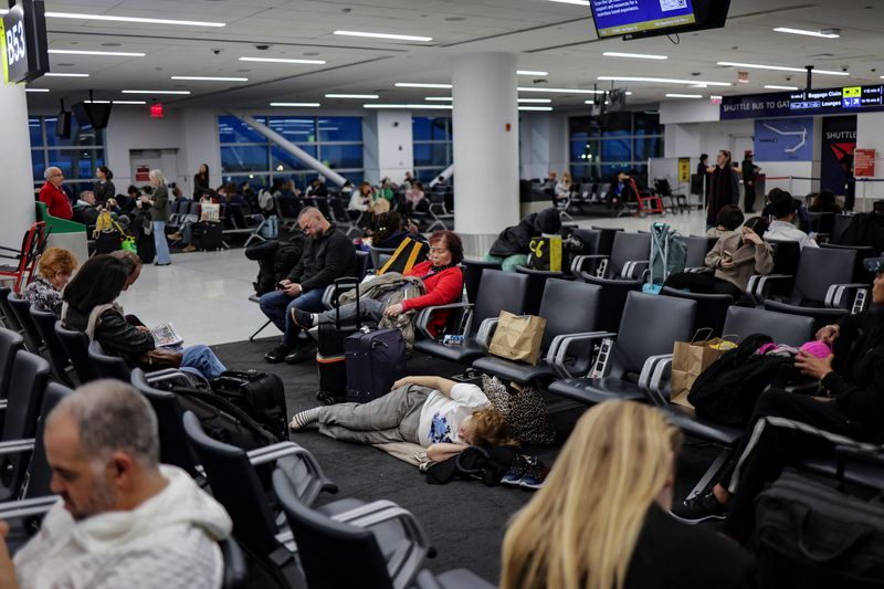US airlines cancel over 1,000 flights due to Northeast winter storm warnings