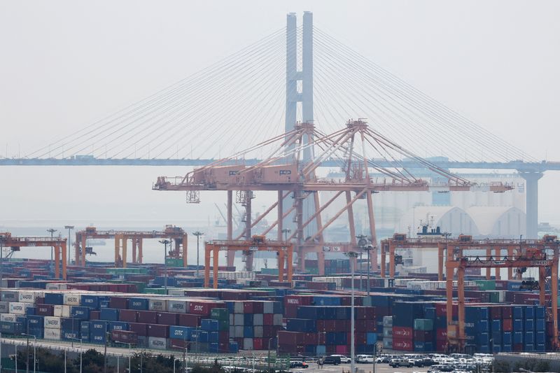 South Korea exports hit record high in 2025