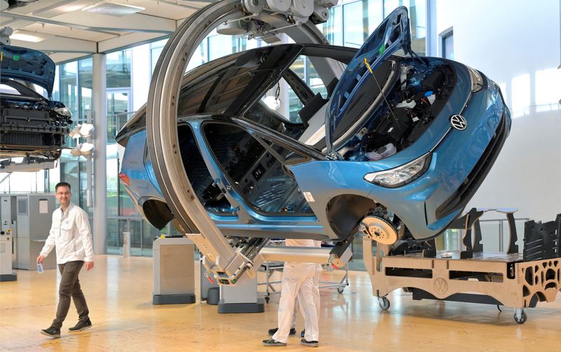 German business groups expect job cuts in 2026 as economic crisis drags on