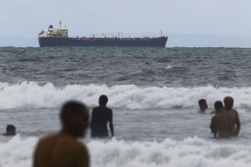 Residual fuel tops off Venezuela’s tanks as exports remain almost paralyzed, sources say
