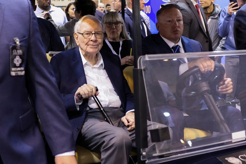 Berkshire falls on Buffett’s last day as CEO, gained 6,100,000% over 60 years