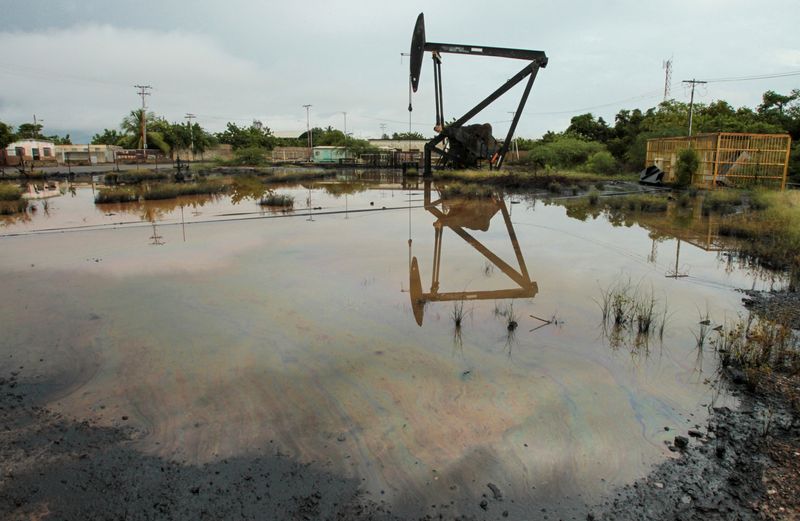 WTI crude extends decline after Trump says Venezuela will send oil to US