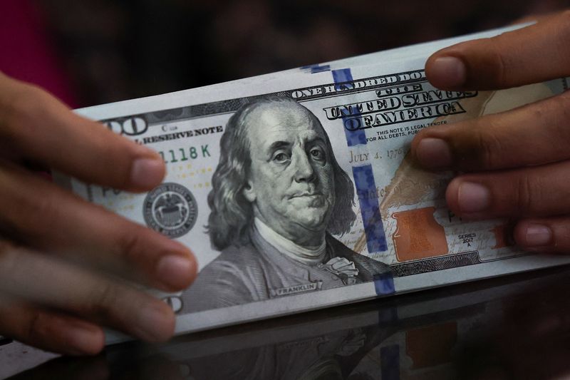 Dollar meanders as traders await key US economic data