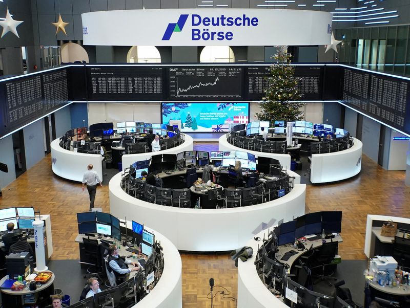 Morning Bid: The spoils of oil