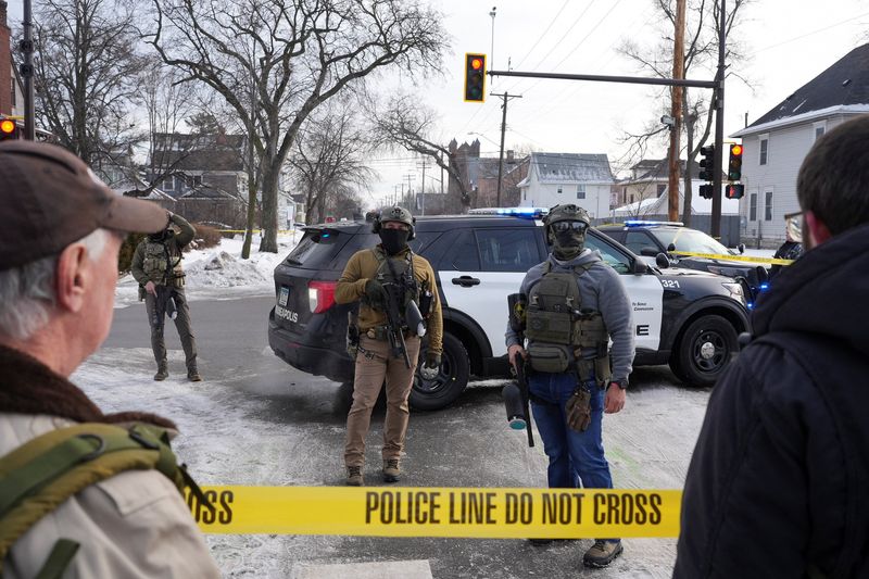 US immigration agent fatally shoots woman in Minneapolis, mayor disputes government claim of self-defense