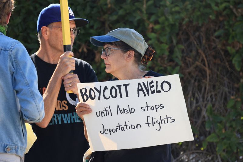 Avelo to end US deportation flights, close Arizona base