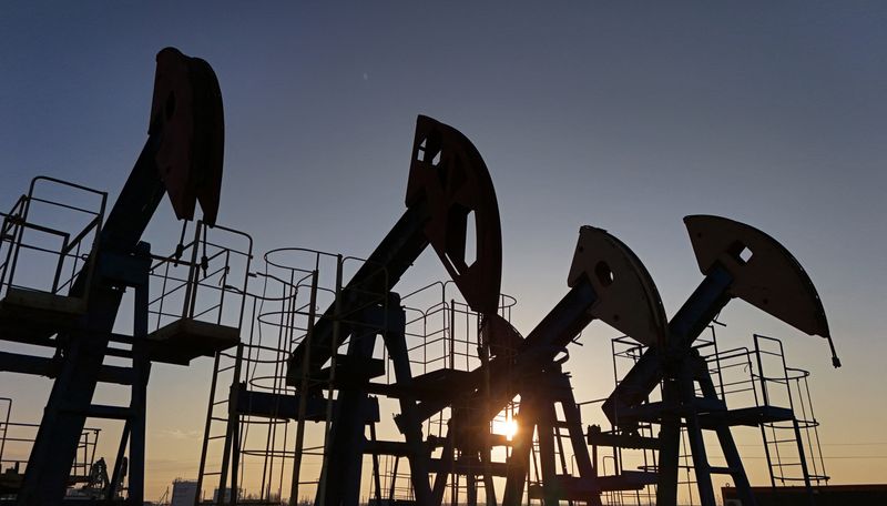 Oil prices gain on concerns about supply disruptions in Venezuela, Iran